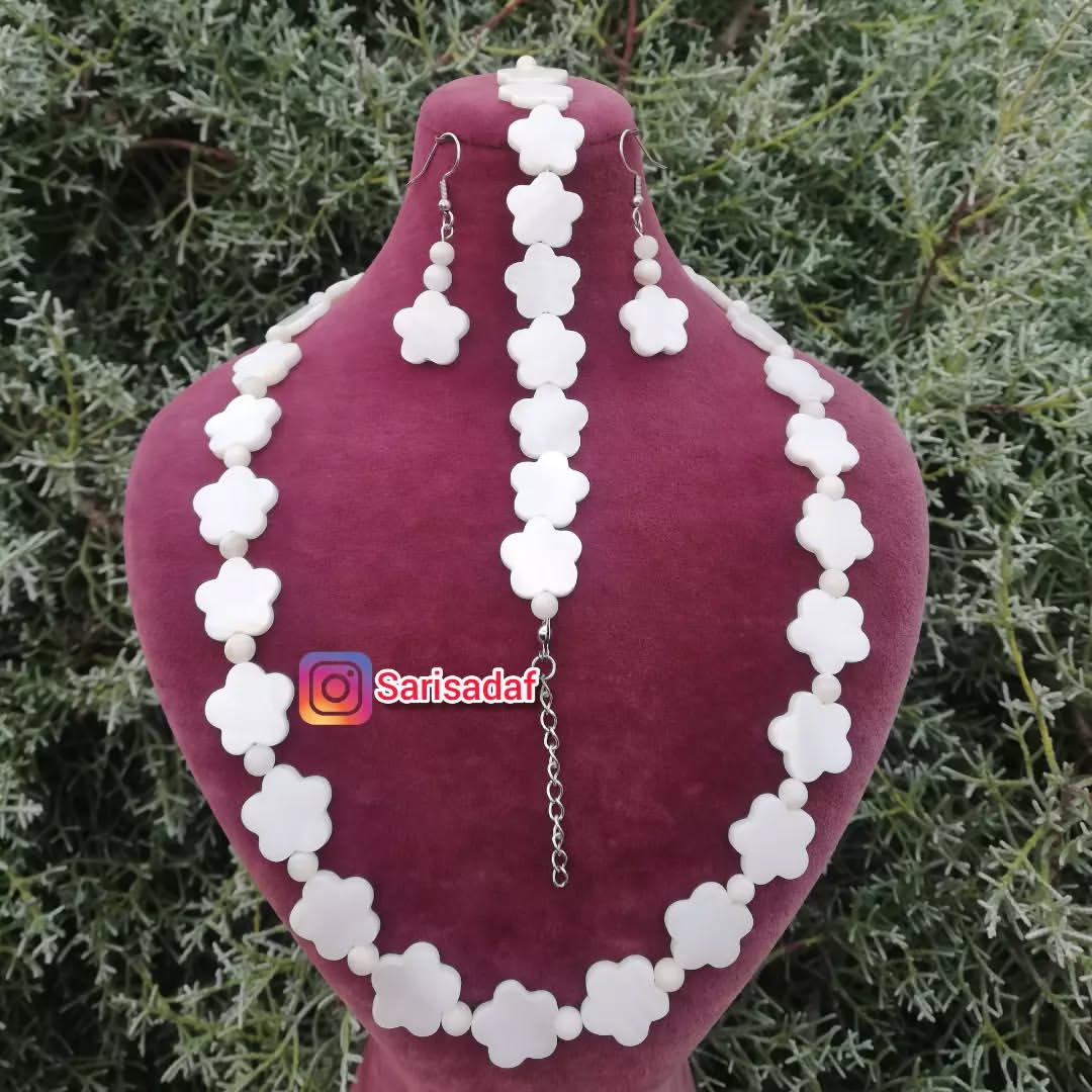 نیم ست صدف برش خورده طرح گل